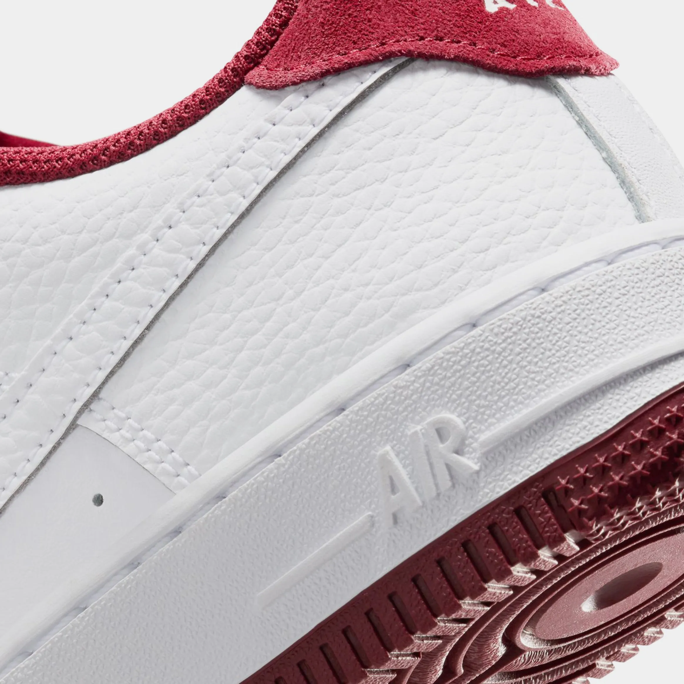 Air Force 1 LV8 Grade School Basketball Shoes (White/Team Red)