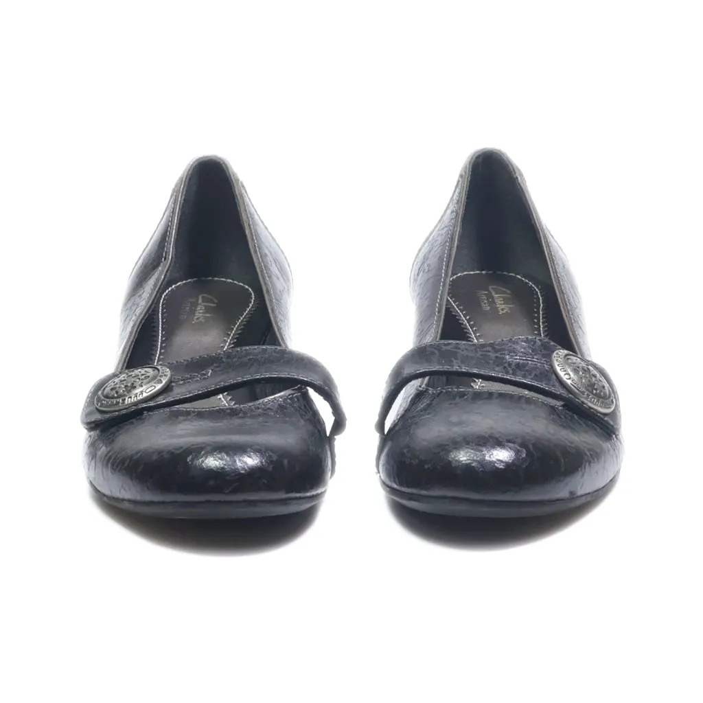 Clarks Mid-Heel Shoes Fabric Black Colour For Women